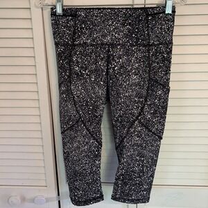 Lululemon Outrun Crop Leggings Black White Splatter Print Mesh Pockets Sz 6 Gym